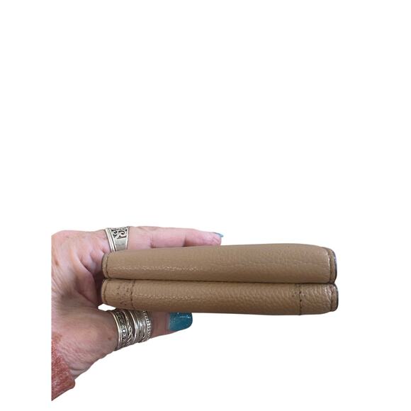 Michael Kors Women’s Wallet Tri Fold Tan Leather - Picture 4 of 9